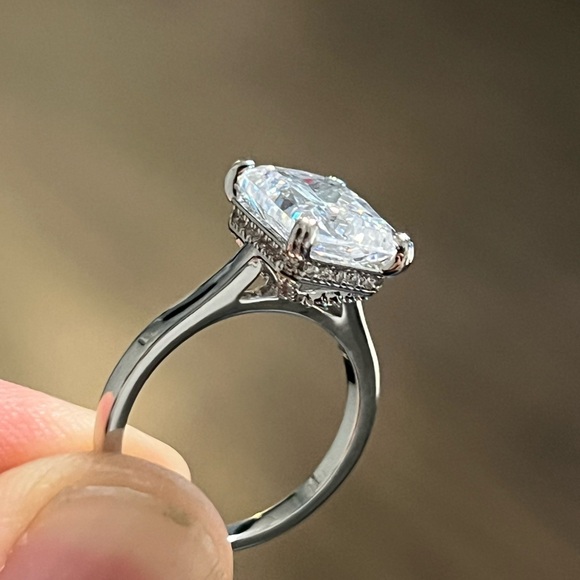4 Carat Radiant Cut Moissanite Engagement Ring for Women. Ring Size:5.5 - Picture 1 of 8